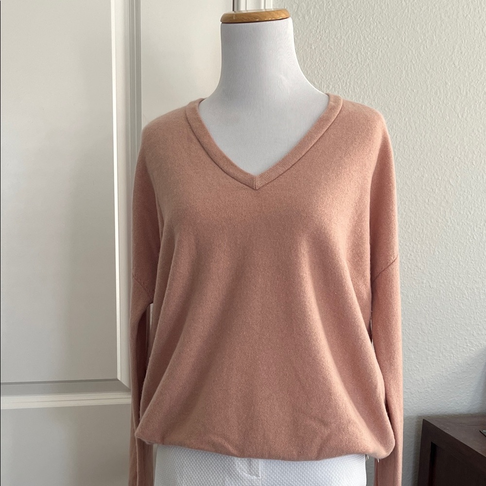 Brunello Cucinelli V-Neck Sweater in Soft Peach